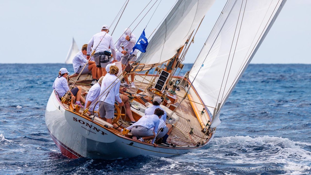 Sonny racing upwind at the Copa del Rey de Barcos de Época, Mahón